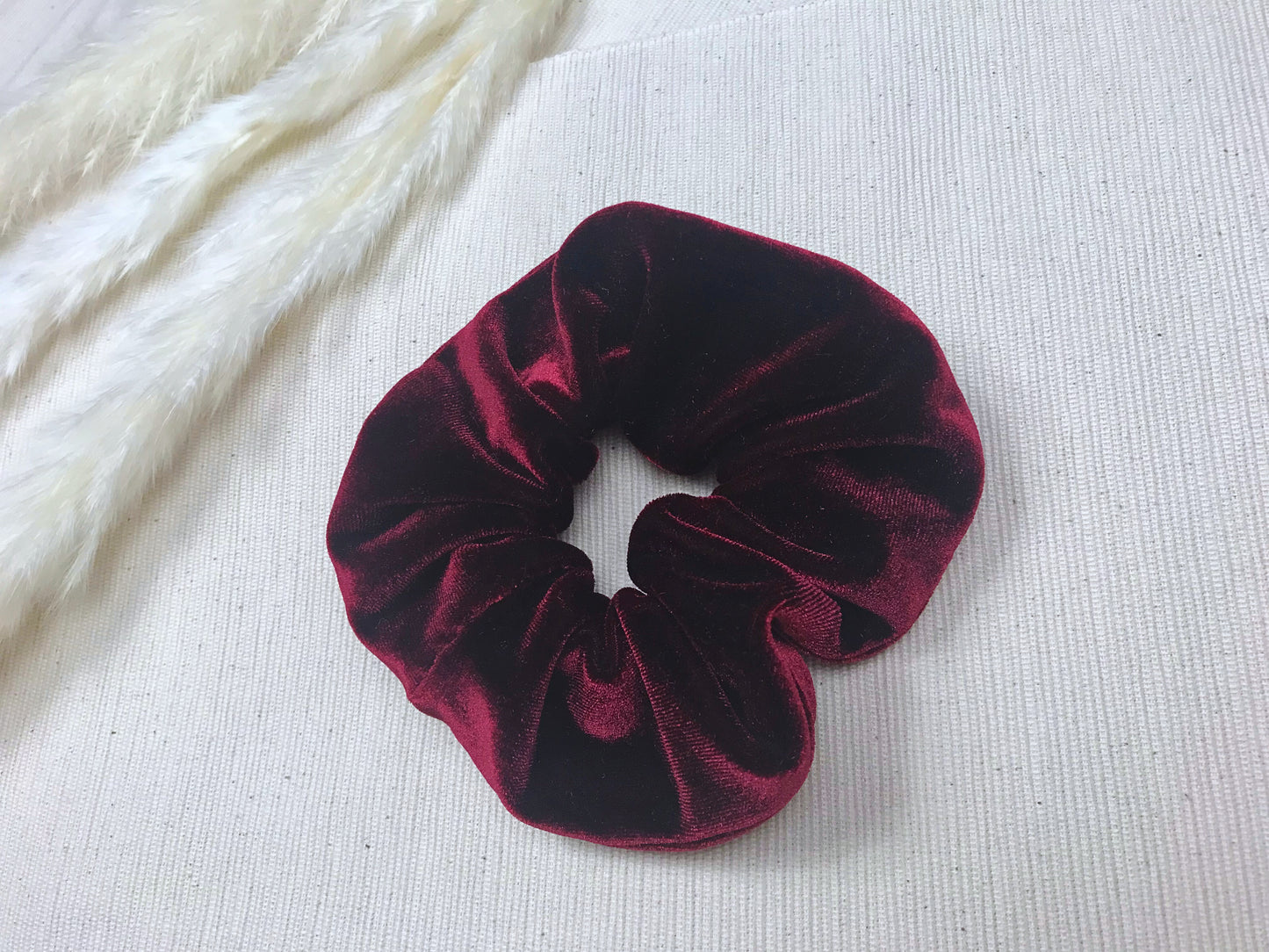 Edler Scrunchie aus dunkelrotem Nickisamt | Haargummi | Haarband | fair produziert | Einzeln | Kuschelweich | X-MAS | Retro | Geschenkidee