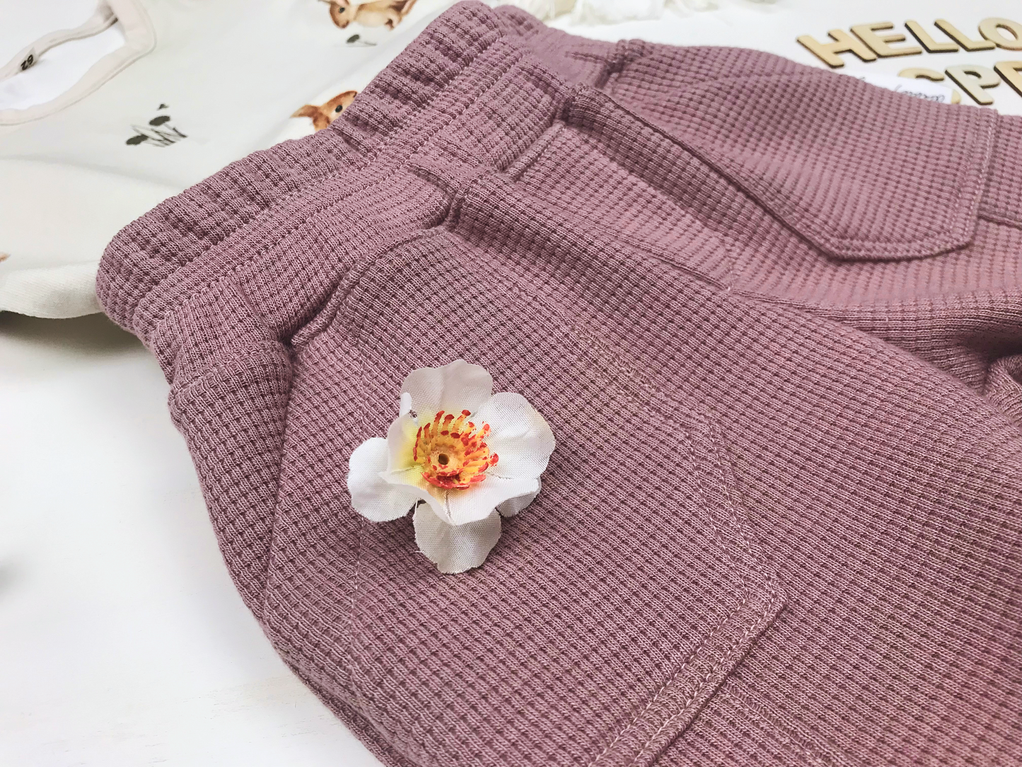 Kinderset Hose altmauve und Blumenbody oder Hasenbody