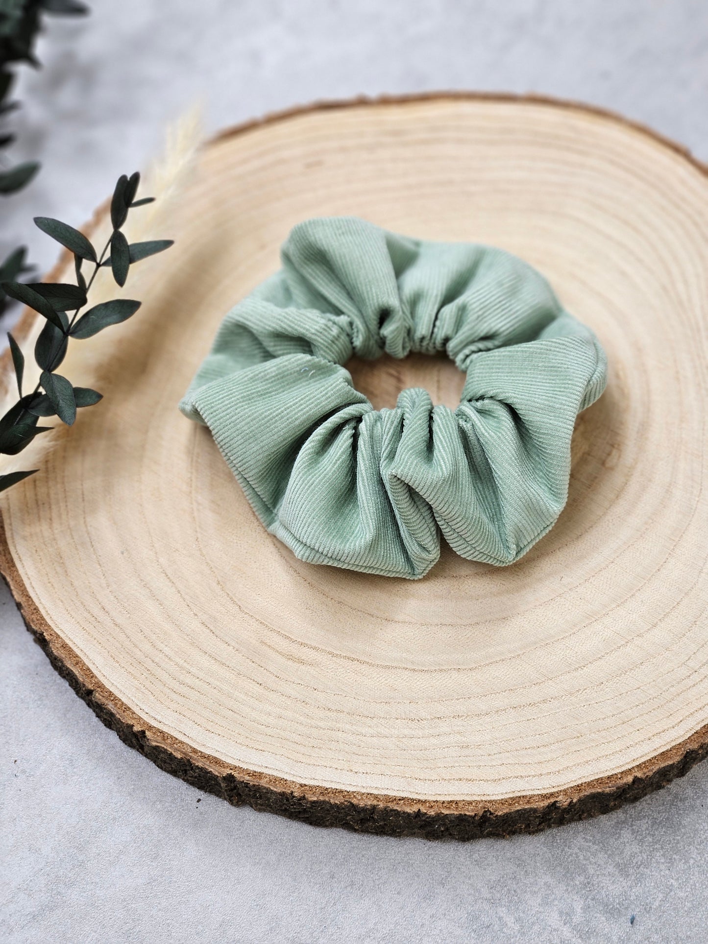 Scrunchie Feincord Hellgrün