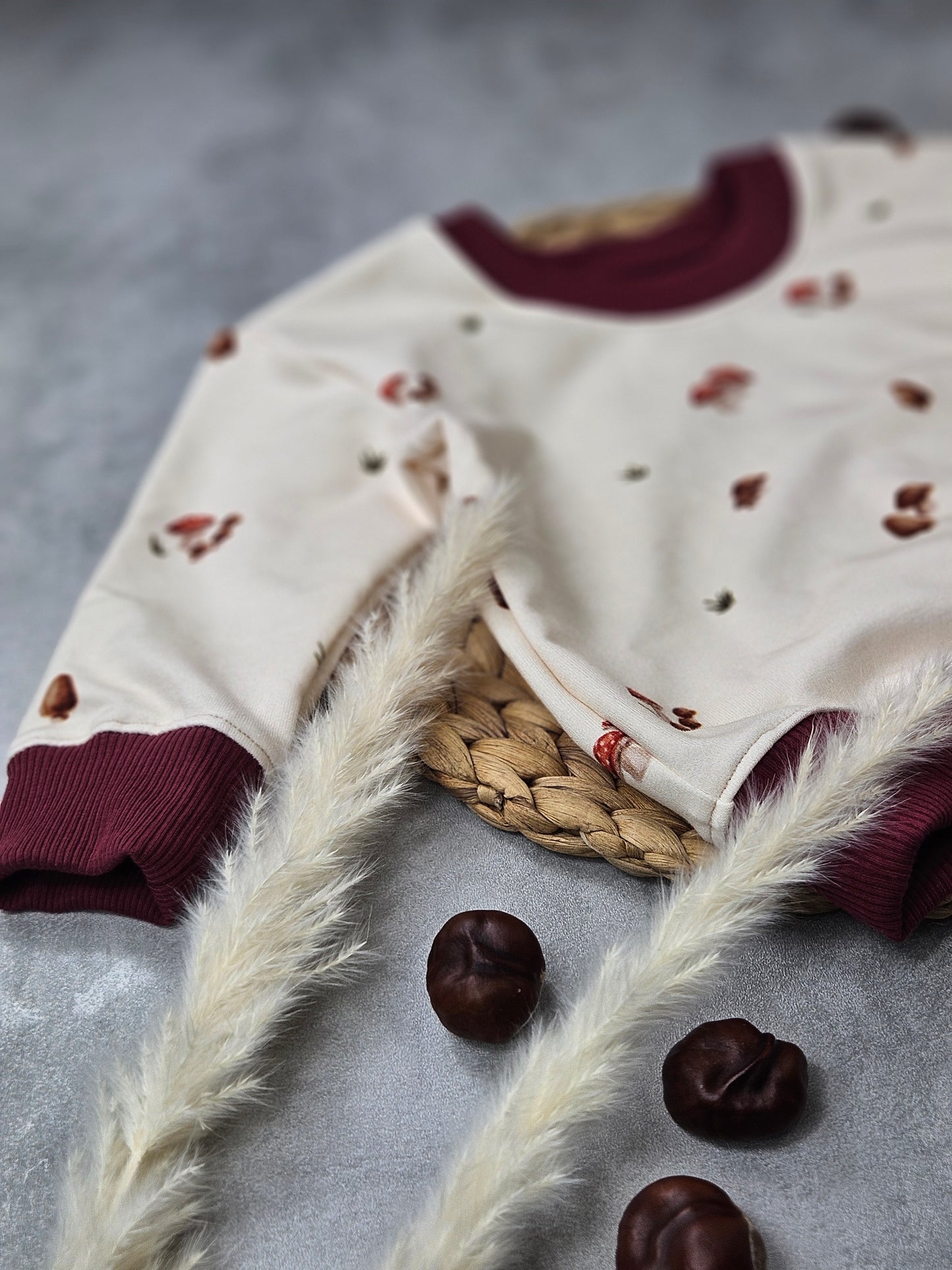 Baby- und Kinderpullover mit Pilzmotiv