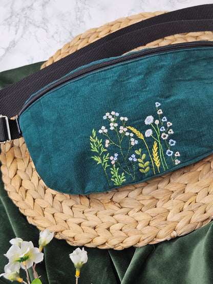 Gürteltasche petrol mit Wildblumenmotiv