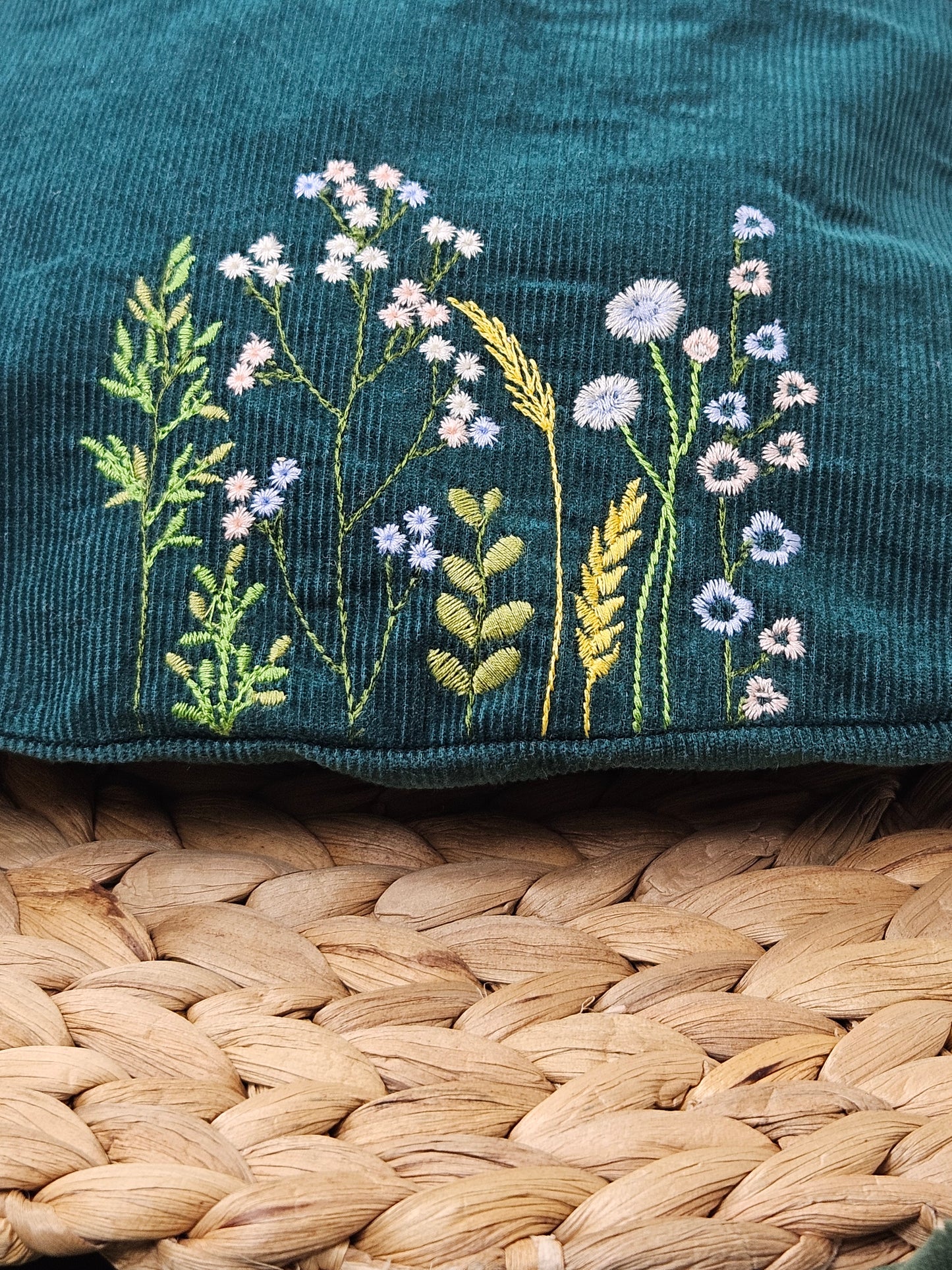 Gürteltasche petrol mit Wildblumenmotiv