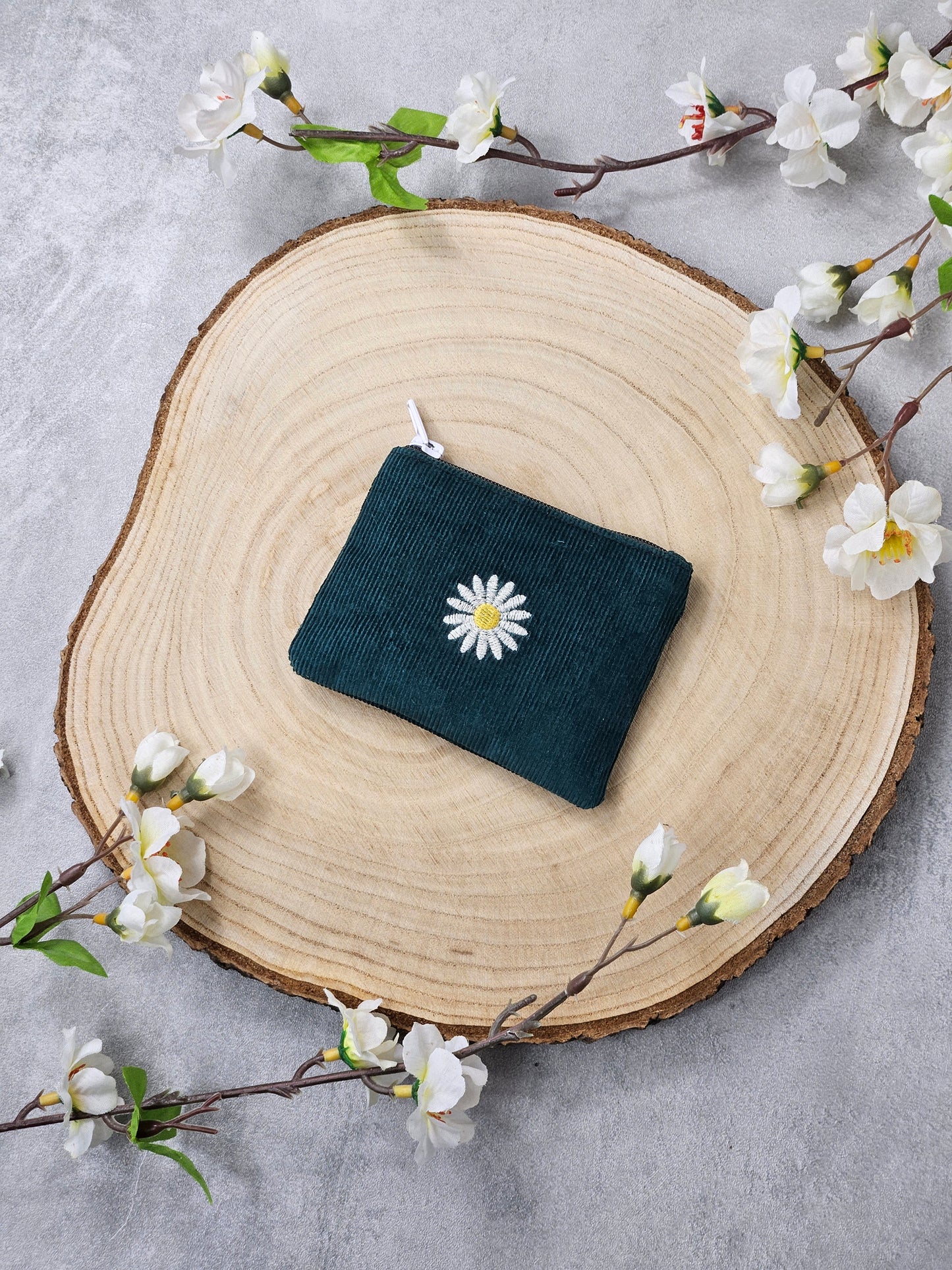 Mini Portemonnaie mit Gänseblümchenstickerei