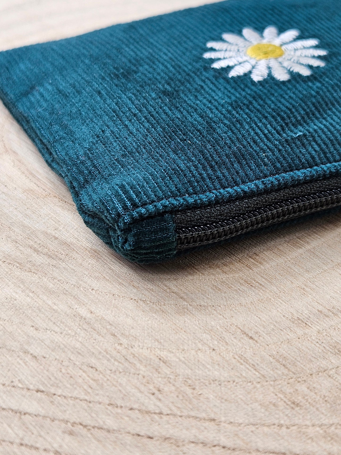 Mini Portemonnaie mit Gänseblümchenstickerei