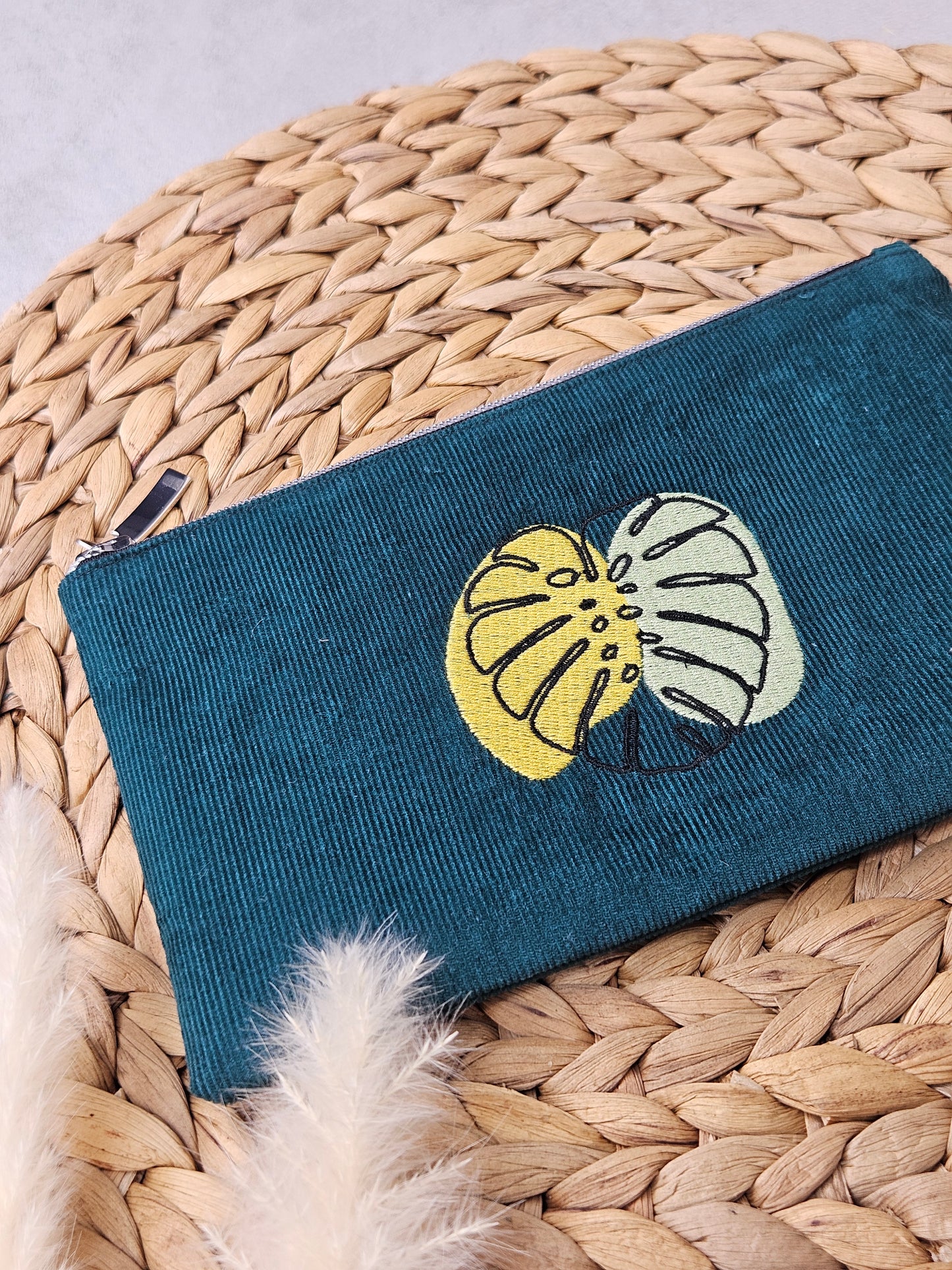 Kosmetiktasche Feincord mit Monsterastickerei