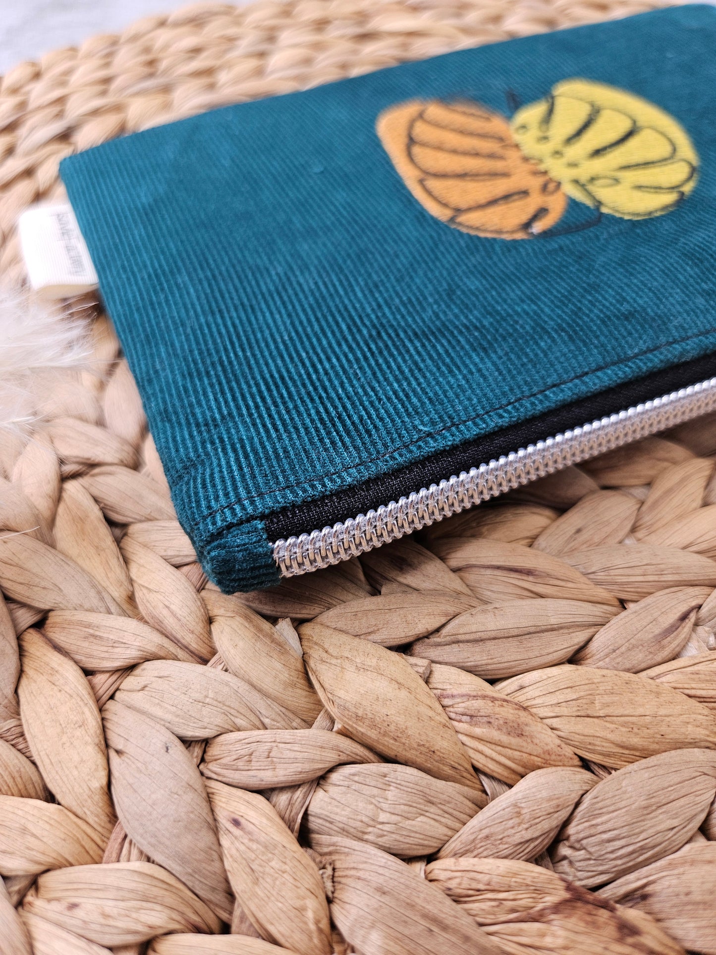 Kosmetiktasche Feincord mit Monsterastickerei