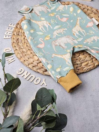 Strampler mit Safarimotiv