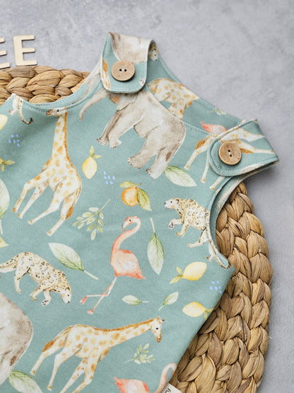 Strampler mit Safarimotiv