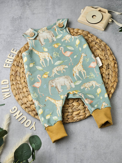 Strampler mit Safarimotiv