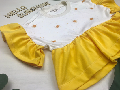 Girlyshirt mit Sonnen und gelben Rüschenärmeln
