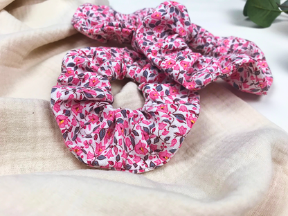 Scrunchie mit pinkem Blumendruck | Haargummi | Haararccessoire