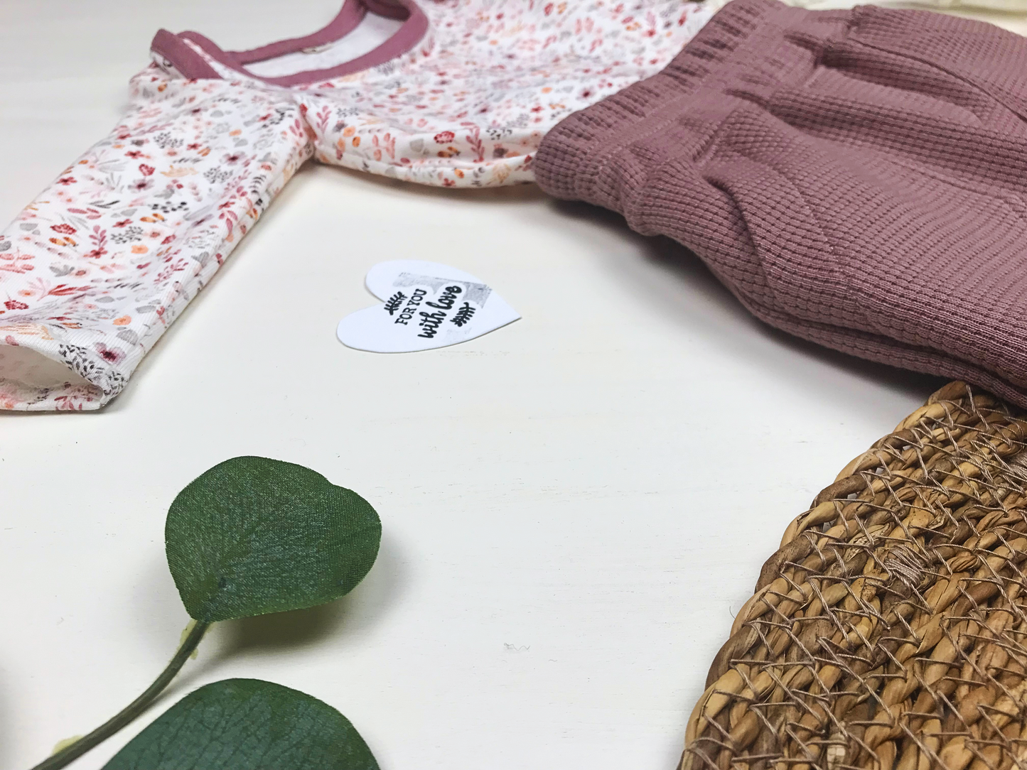 Kinderset Hose altmauve und Blumenbody oder Hasenbody