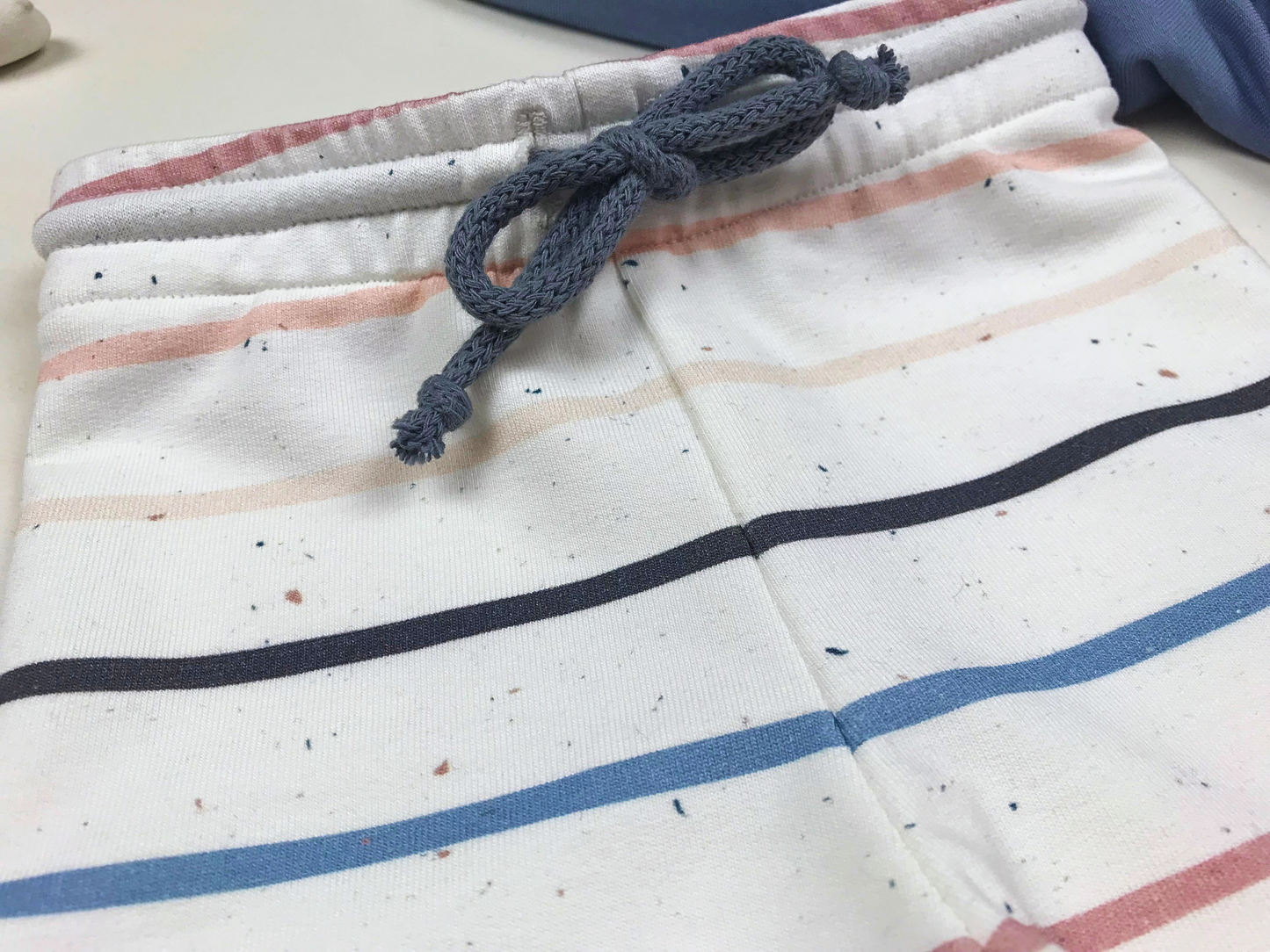 Baggyhose mit Streifen für Babys und Kleinkinder