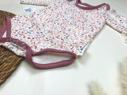Babybody mit Blumenmuster