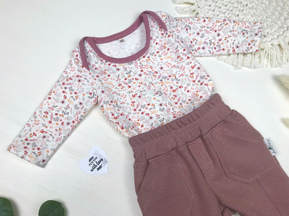 Kinderset Hose altmauve und Blumenbody oder Hasenbody