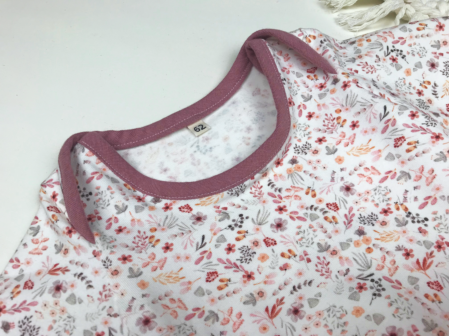 Kinderset Hose altmauve und Blumenbody oder Hasenbody