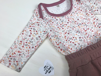 Kinderset Hose altmauve und Blumenbody oder Hasenbody