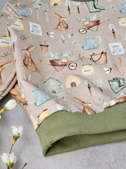 Gartenmotiv_Hase_Biene_Karotte