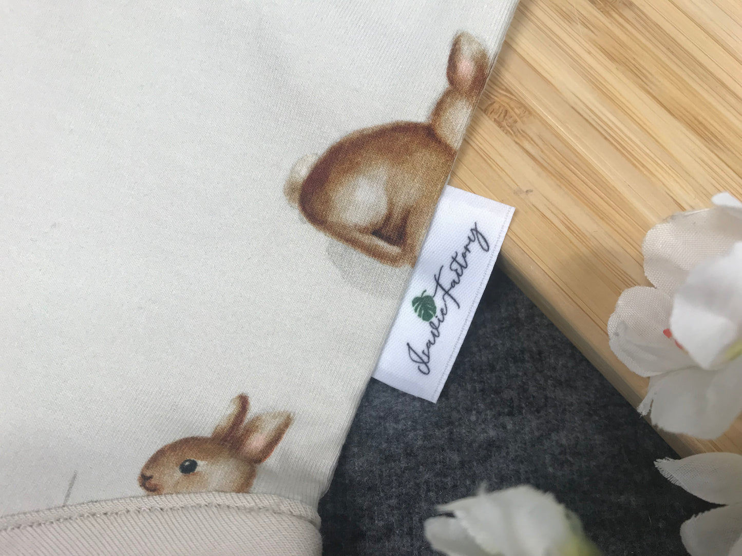 Babybody mit Kaninchenmotiv