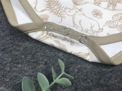 Babybody mit Safarimotiv