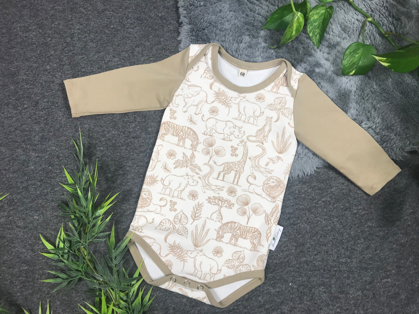Babybody mit Safarimotiv