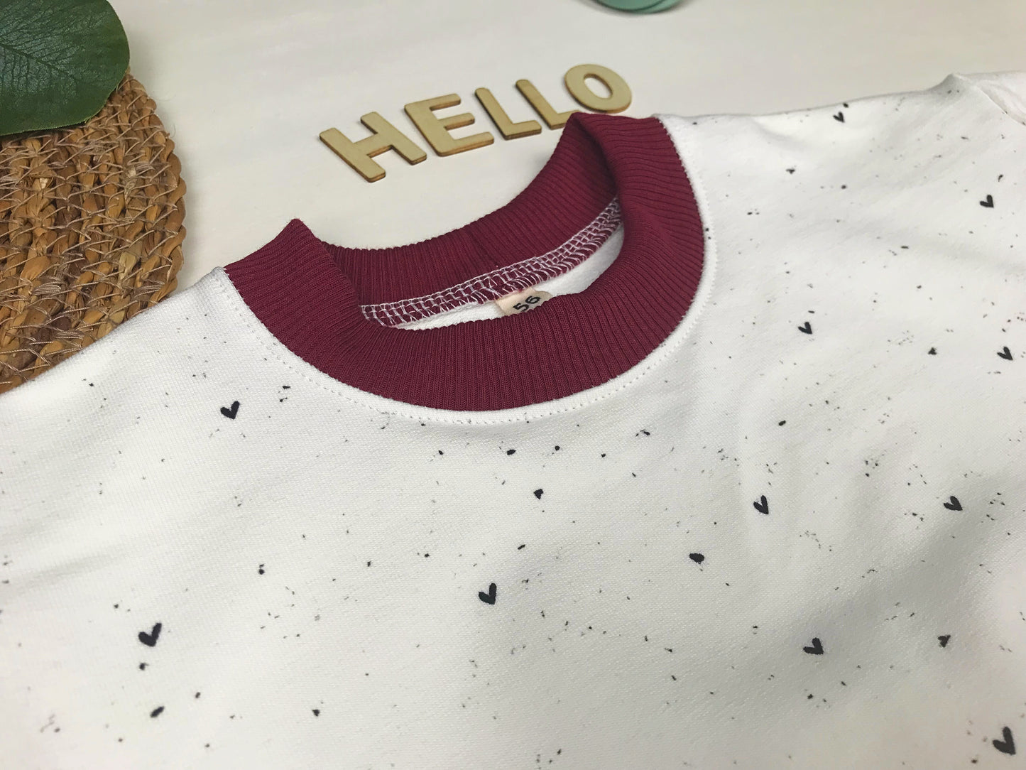 Baby- und Kleinkindpullover mit Herzen