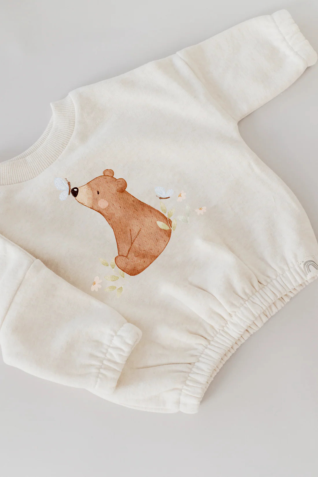 Beispielbild eines aufgebügelten Motivs auf einem hellen Kinderpullover