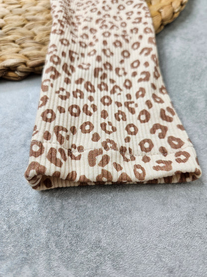 Detailansicht einfach gesäumte Leggings mit Leopardenmuster