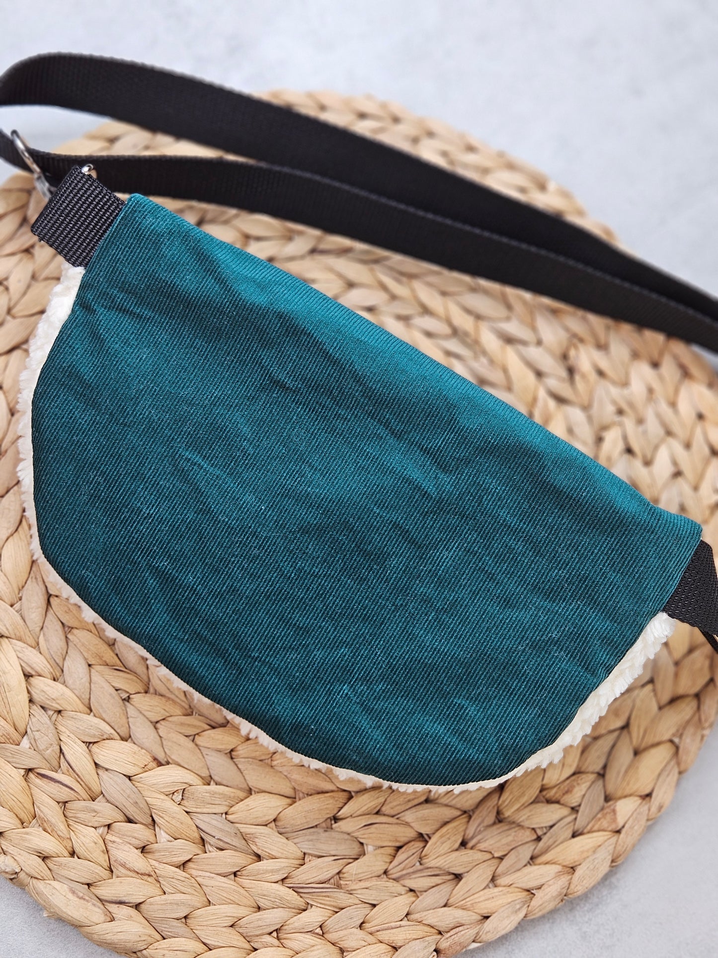 Rückseite Bauchtasche aus Bio Feincord