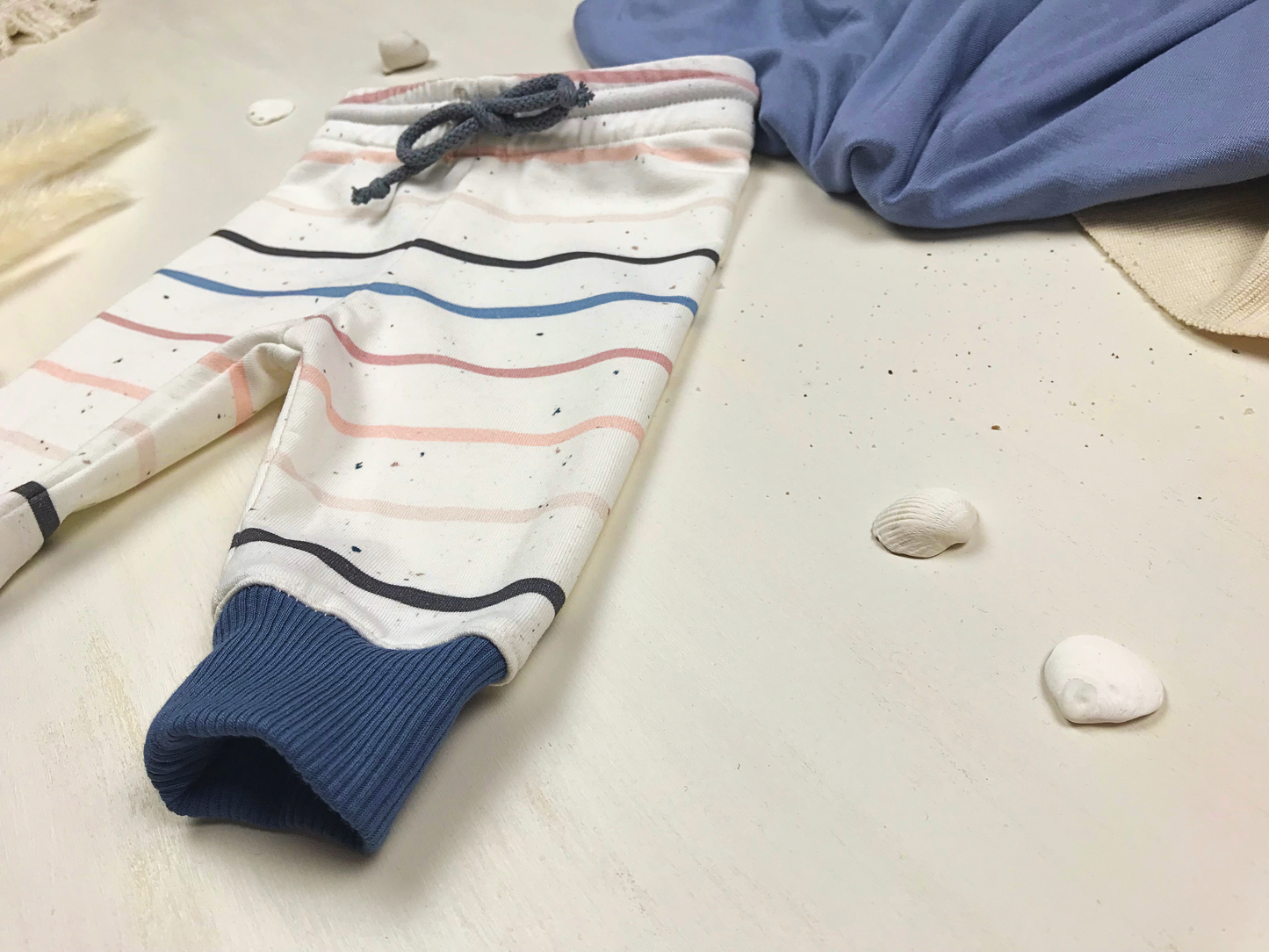 Baggyhose mit Streifen für Babys und Kleinkinder