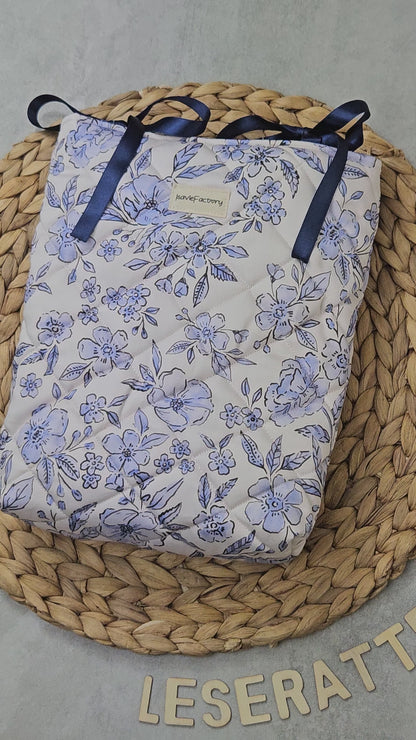 Buchhülle blaue Blümchen