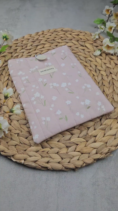 Rosa Kindlehülle mit Blümchen