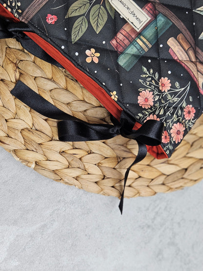 Buchhülle schwarz Bücher und Pflanzen