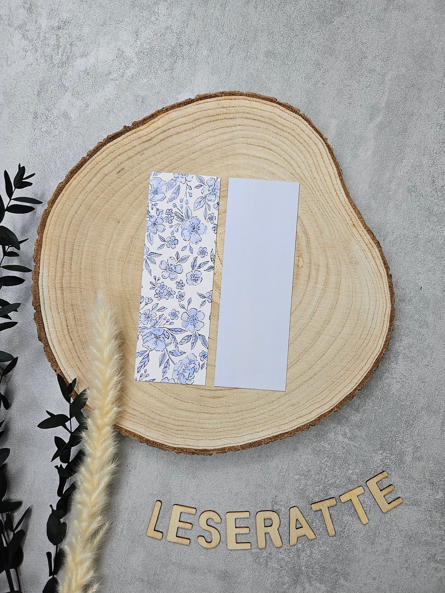 Lesezeichen blaue Blumen