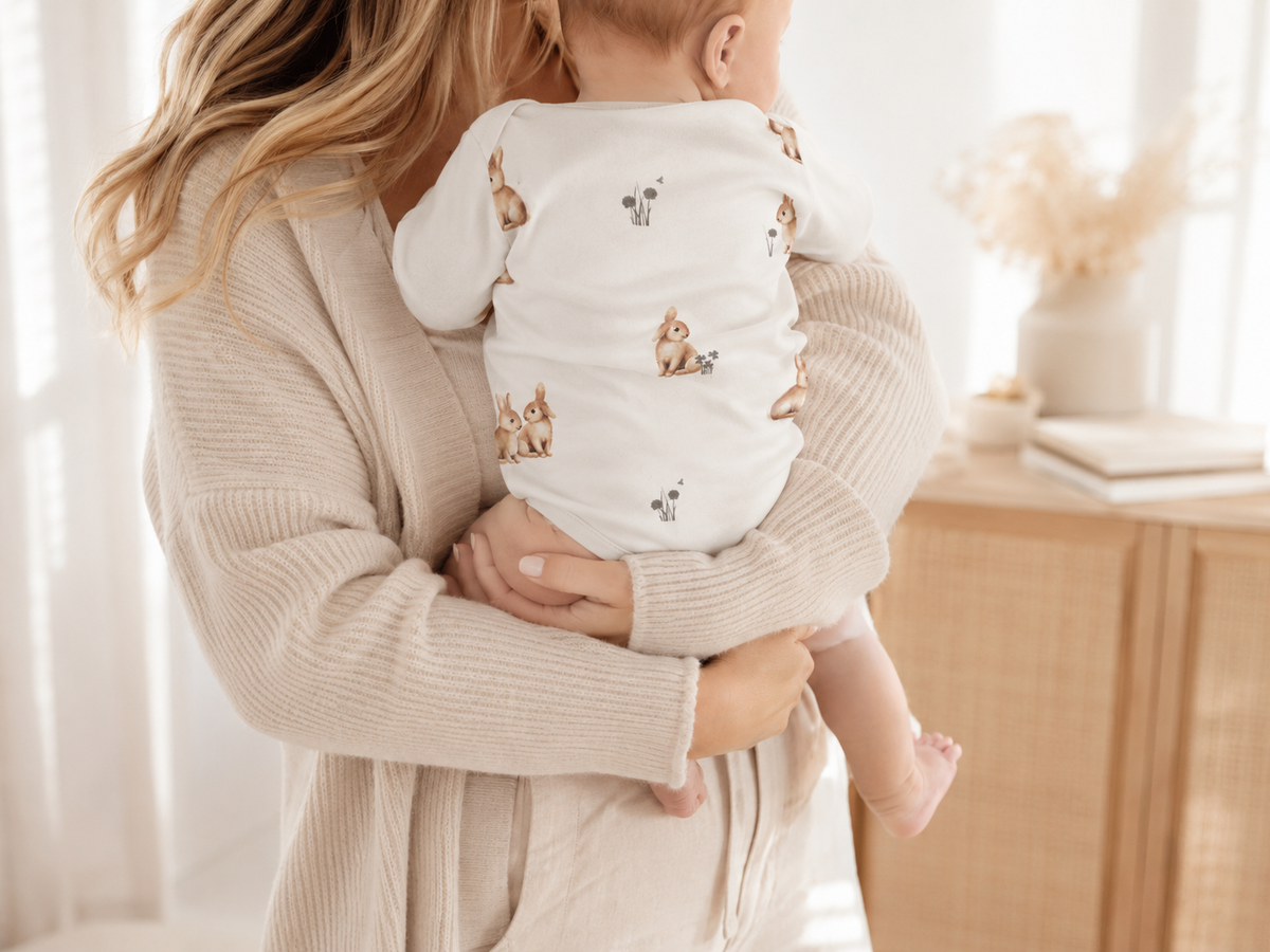 Babybody mit Kaninchenmotiv