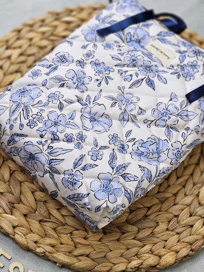 Buchhülle blaue Blümchen