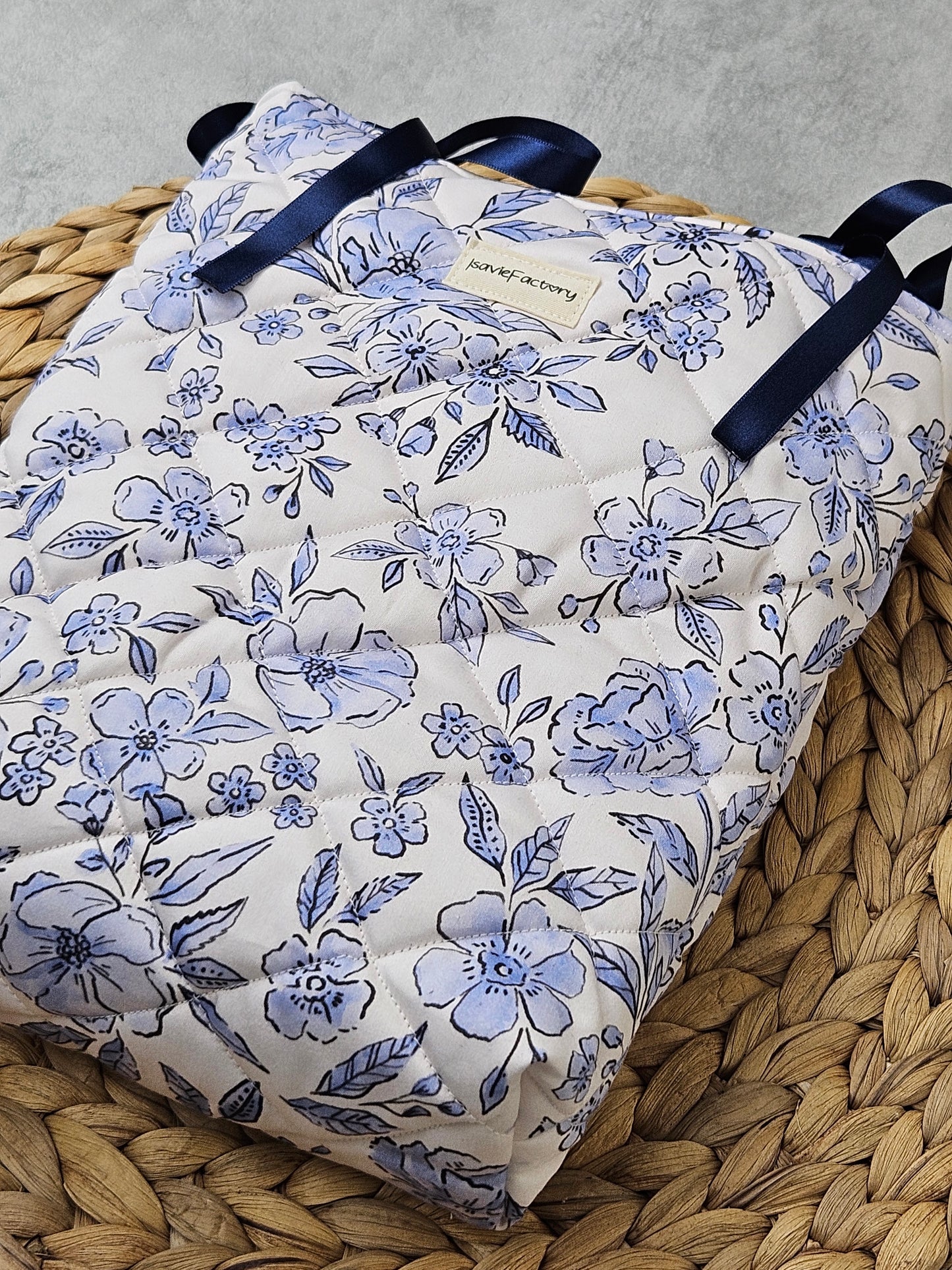 Buchhülle blaue Blümchen