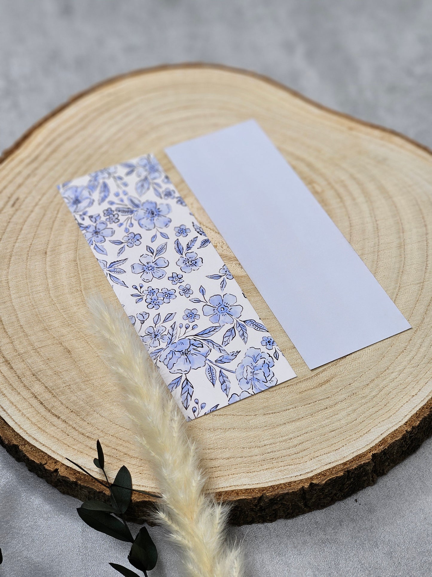 Lesezeichen blaue Blumen
