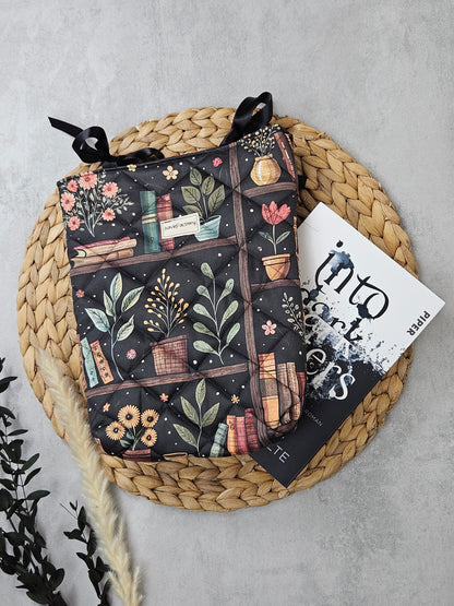 Buchhülle schwarz Bücher und Pflanzen