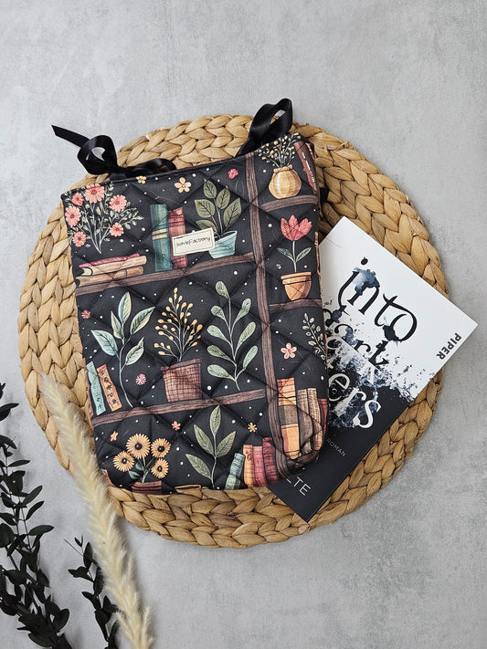 Buchhülle schwarz Bücher und Pflanzen