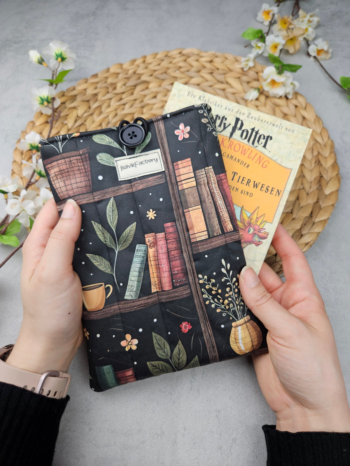 Kindlehülle mit Büchermotiv