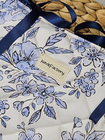 Buchhülle blaue Blümchen