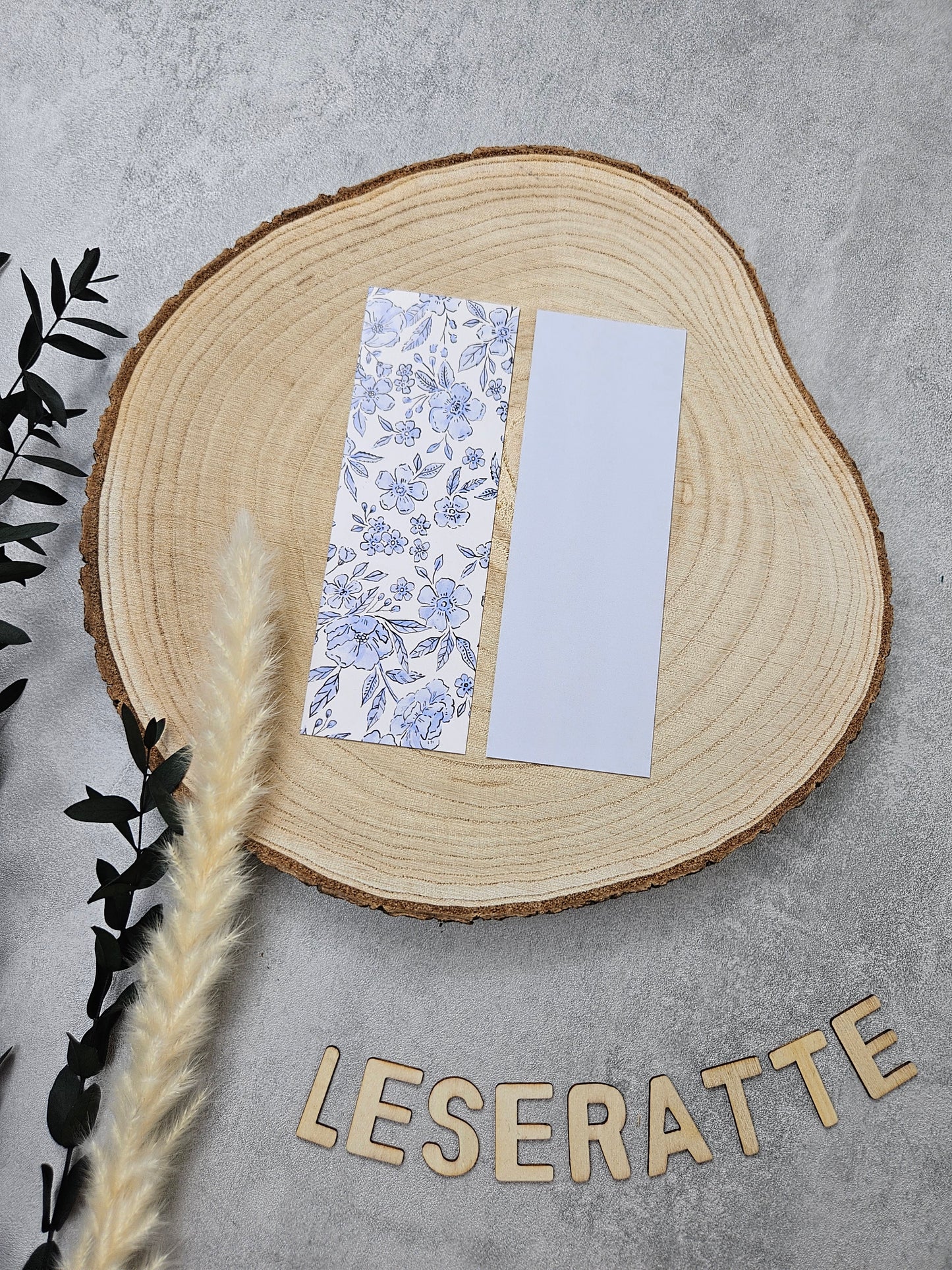 Lesezeichen blaue Blumen