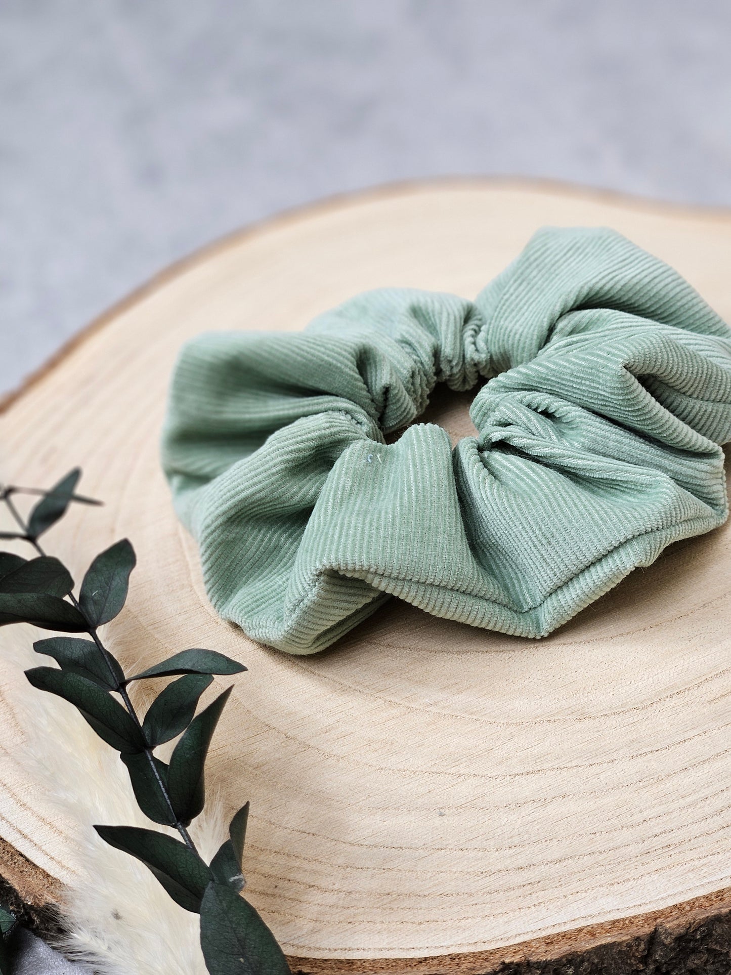 Scrunchie Feincord Hellgrün