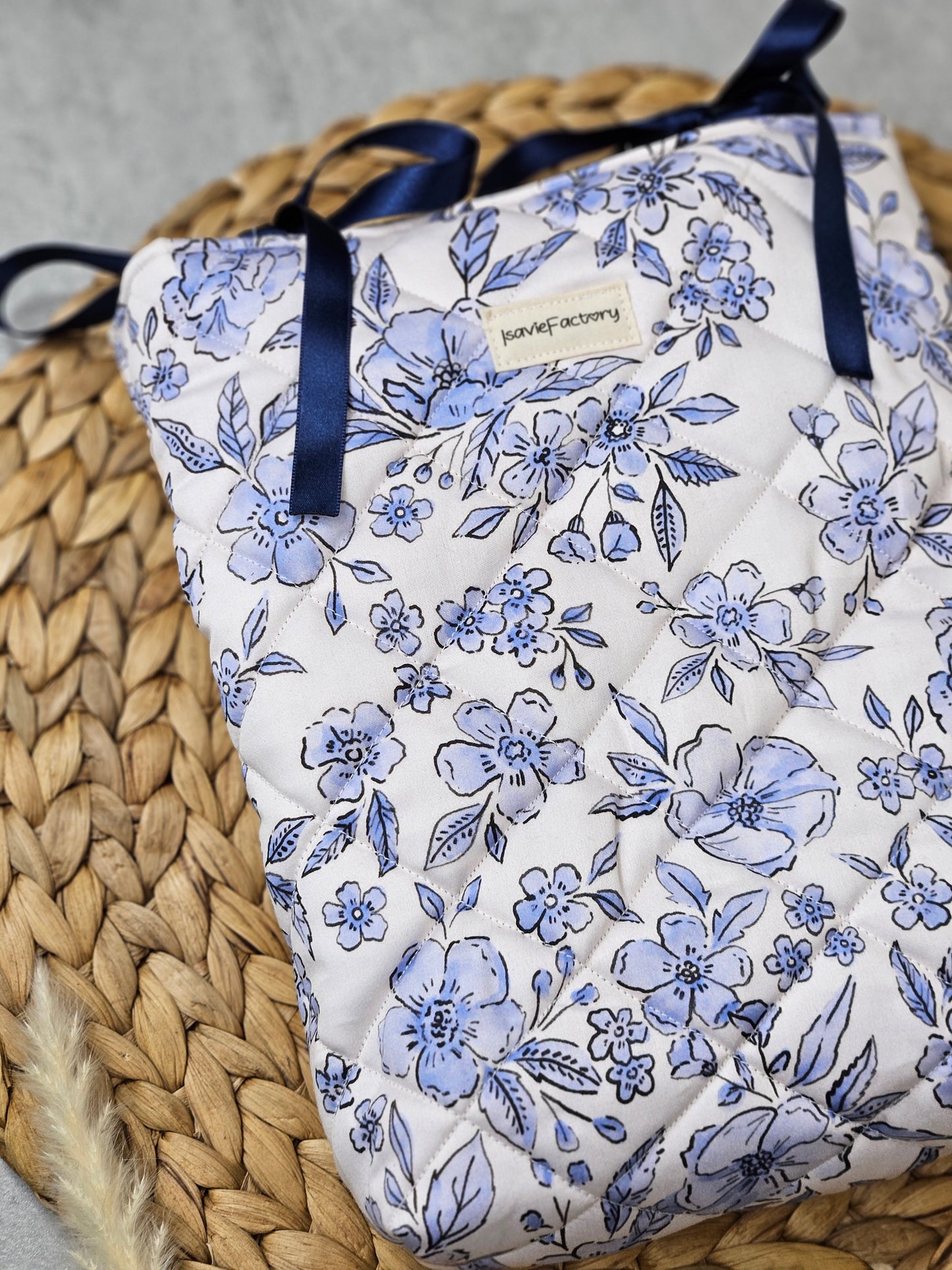 Buchhülle blaue Blümchen