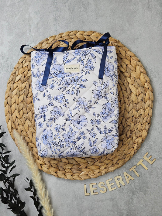 Buchhülle blaue Blümchen