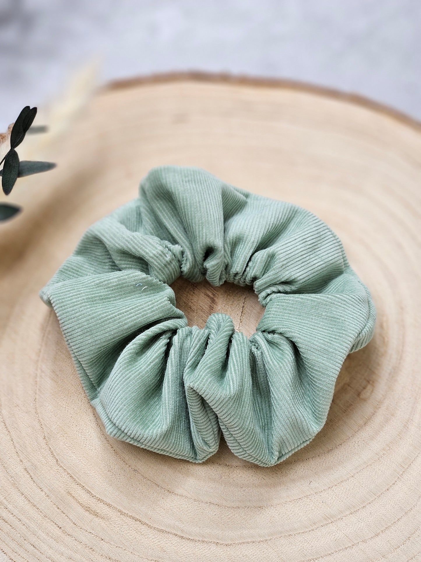 Scrunchie Feincord Hellgrün